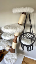 Laden Sie das Bild in den Galerie-Viewer, Naturkratzbaum Bella, Snow & Malou