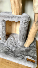 Laden Sie das Bild in den Galerie-Viewer, Naturkratzbaum Liah, Minos & Lady