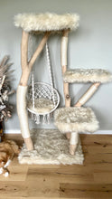 Laden Sie das Bild in den Galerie-Viewer, Naturkratzbaum Baily & Birne