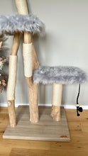 Laden Sie das Bild in den Galerie-Viewer, Naturkratzbaum Charly, Happy und Yoshi