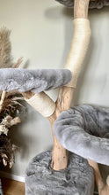Laden Sie das Bild in den Galerie-Viewer, Naturkratzbaum Lilly