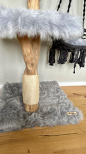 Laden Sie das Bild in den Galerie-Viewer, Naturkratzbaum Benji und Belle