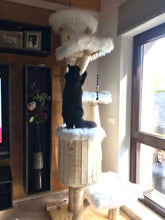 Laden Sie das Bild in den Galerie-Viewer, Naturkratzbaum Elli & Ella