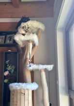 Laden Sie das Bild in den Galerie-Viewer, Naturkratzbaum Elli & Ella