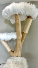 Laden Sie das Bild in den Galerie-Viewer, Naturkratzbaum Elli & Ella