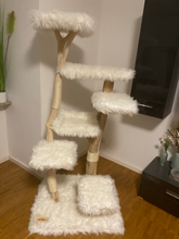 Laden Sie das Bild in den Galerie-Viewer, Naturkratzbaum Fluffy & Gigi
