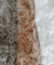 Laden Sie das Bild in den Galerie-Viewer, Fellfarben Kunstfell