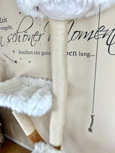 Laden Sie das Bild in den Galerie-Viewer, Naturkratzbaum Charlie & Ivy