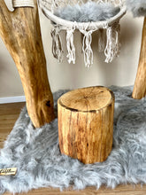 Laden Sie das Bild in den Galerie-Viewer, Naturkratzbaum Ylvie & Toffee