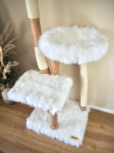 Laden Sie das Bild in den Galerie-Viewer, Naturkratzbaum Emily & Polly