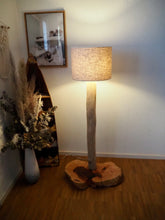 Laden Sie das Bild in den Galerie-Viewer, Stehlampe