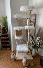 Laden Sie das Bild in den Galerie-Viewer, Naturkratzbaum Mauzer, Putzi, Marie & Kaschmir
