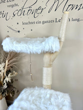 Laden Sie das Bild in den Galerie-Viewer, Naturkratzbaum Bella