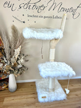 Laden Sie das Bild in den Galerie-Viewer, Naturkratzbaum Bella