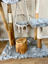 Laden Sie das Bild in den Galerie-Viewer, Naturkratzbaum Ylvie & Toffee