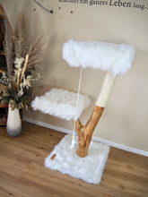 Laden Sie das Bild in den Galerie-Viewer, Naturkratzbaum Scharik