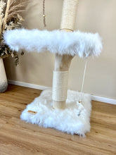 Laden Sie das Bild in den Galerie-Viewer, Naturkratzbaum Bella