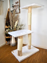 Laden Sie das Bild in den Galerie-Viewer, Naturkratzbaum Lilly & Jeany