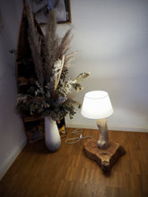 Laden Sie das Bild in den Galerie-Viewer, Tischlampe