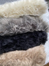Laden Sie das Bild in den Galerie-Viewer, Fellbezüge eckige Liegefläche mit Umrandung (Groß)