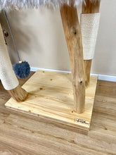 Laden Sie das Bild in den Galerie-Viewer, Naturkratzbaum Milo