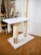 Laden Sie das Bild in den Galerie-Viewer, Naturkratzbaum Lilly & Jeany