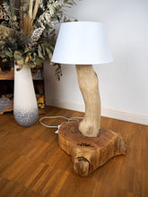 Laden Sie das Bild in den Galerie-Viewer, Tischlampe