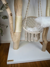 Laden Sie das Bild in den Galerie-Viewer, Naturkratzbaum Captain, Bucky & Melody