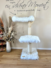 Laden Sie das Bild in den Galerie-Viewer, Naturkratzbaum Bella