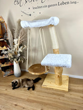 Laden Sie das Bild in den Galerie-Viewer, Naturkratzbaum Lio, Fly, Tiger & Cruella