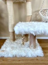 Laden Sie das Bild in den Galerie-Viewer, Naturkratzbaum Lia & Blue