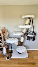 Laden Sie das Bild in den Galerie-Viewer, Naturkratzbaum Bella, Snow &amp; Malou
