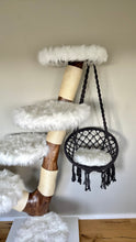 Laden Sie das Bild in den Galerie-Viewer, Naturkratzbaum Bella, Snow &amp; Malou
